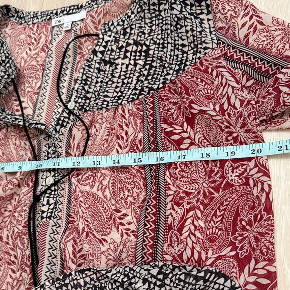 3/$10 DR2 Peasant Blouse in Pink and Black with Tassels - Picture 5 of 8